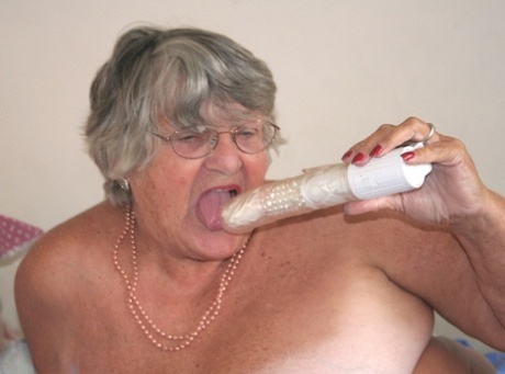 chubby clit fingering l top photo