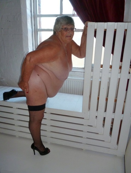fat white girl in gym hot picture