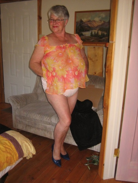 wild beauty is having raucous pleasure tasting chaps thick shaft nice pictures