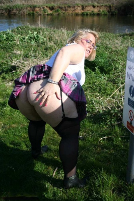 thick girl on top hot photos