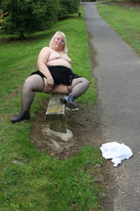 amateur fat assed bitch blows big dick hot pictures
