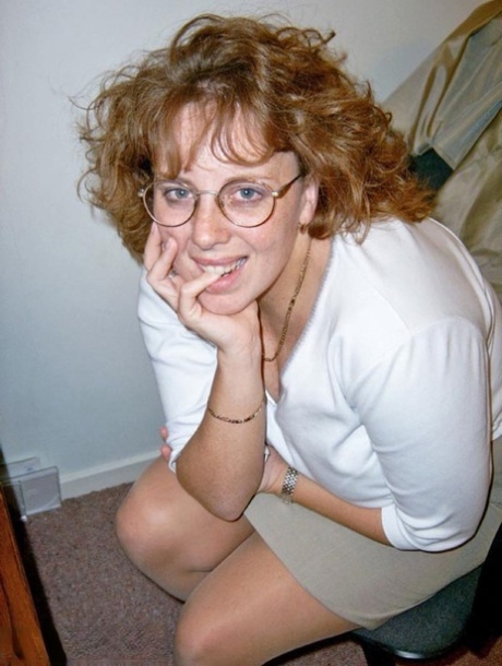 Curvy Claire model erotic pic
