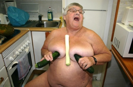 pretty thick black girl beautiful naked pictures