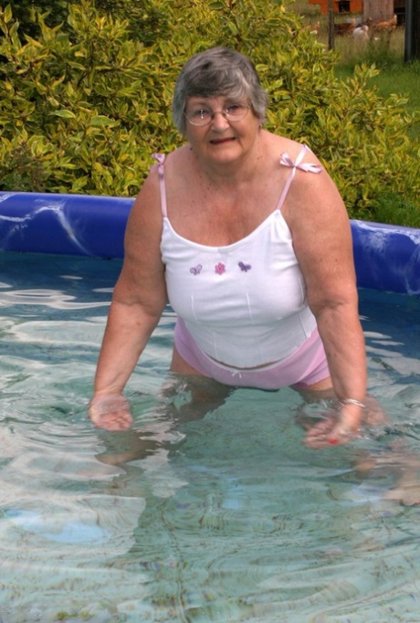 bbw rubbing naked picture