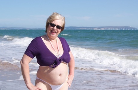 miss curvy erotic picture