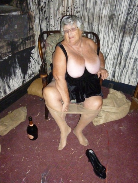 thick busty blonde milf pornographic picture