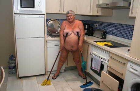 fat hairy ebony free image