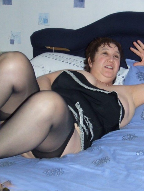 voluptuous diva enjoys a wet session beautiful xxx images