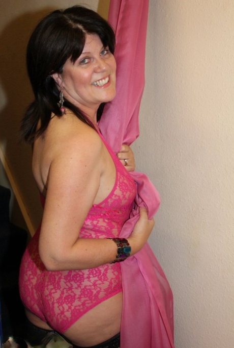 chubby milf stepmom lets me to fuck her neglected pussy hd pics