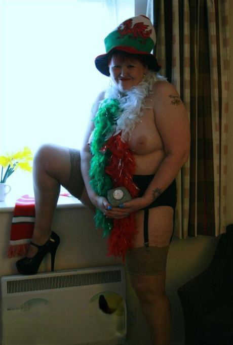 thick latina stepsis hot xxx image