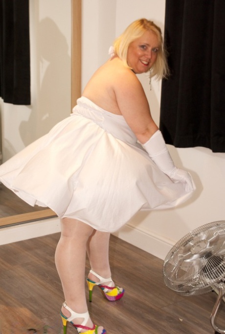 curvy art hot nude images