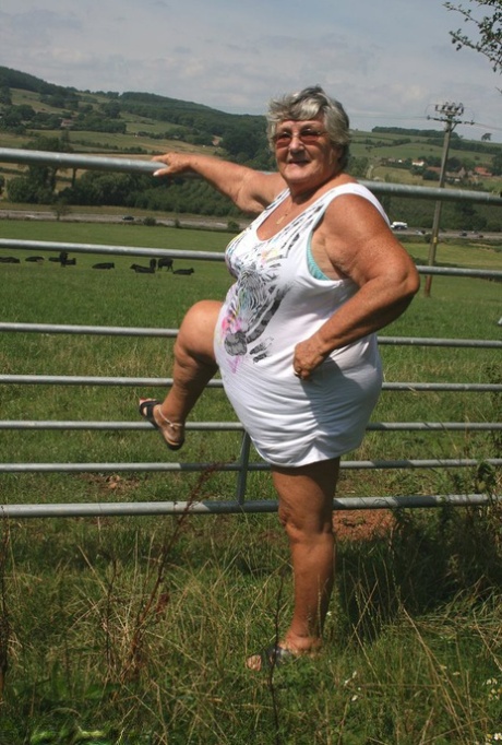 fat arsed small tits hot sexy img