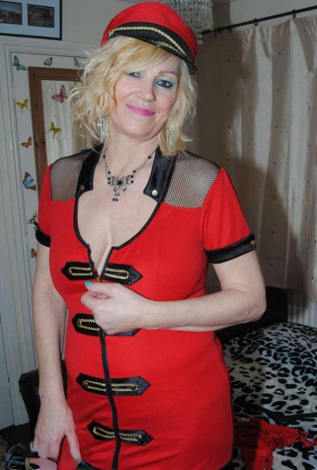 chubby granny has some pussy licking and fucking fun with sexy picture