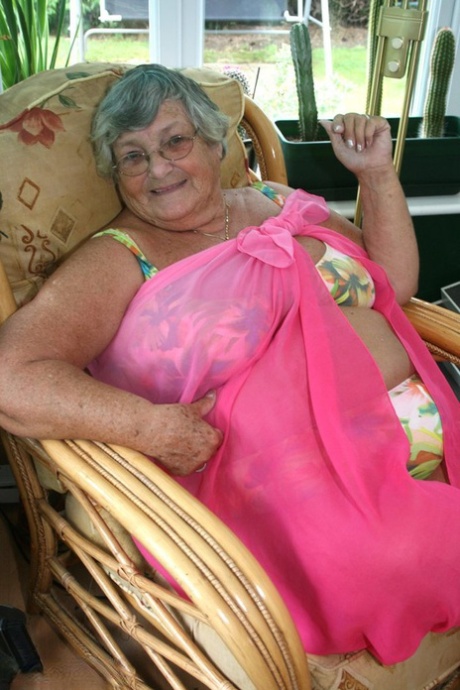 thick lightskin feet hot nude pics
