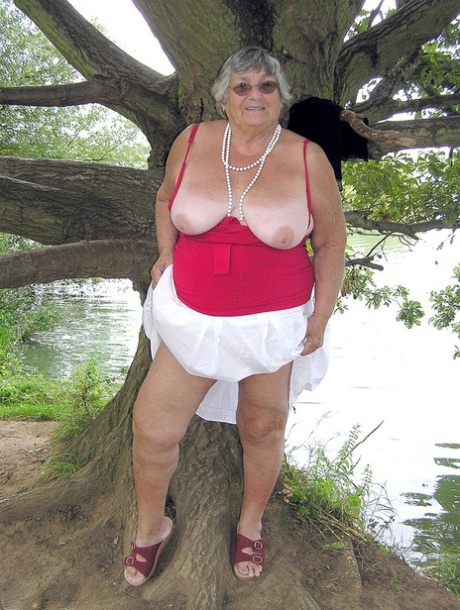 thick blonde step sister free nude gallery
