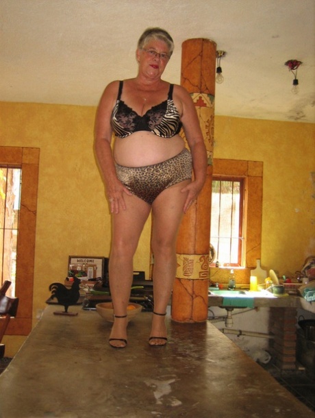 fat office art nude pic