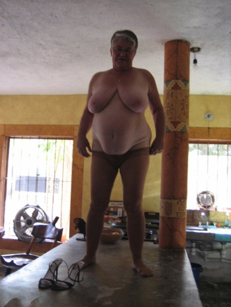 bbw milf slut naked pic