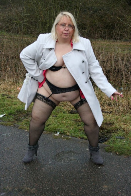 hot curvy lesbians with strapon art xxx pictures