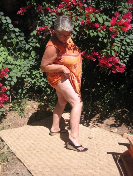 bbw with big boobs takes on slim guy with long dick nollyporn top pictures