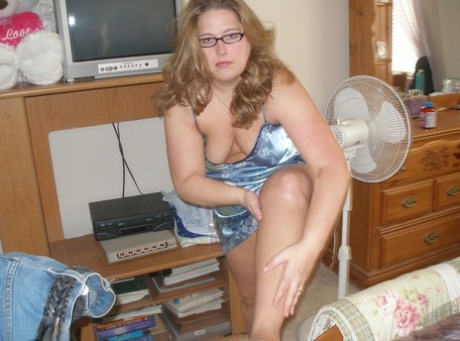 curvy euro skank loves jizz in mouth sexy naked img