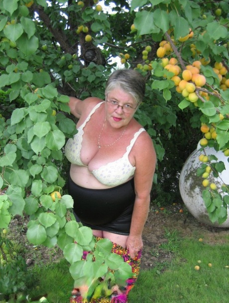 fat granny loves getting pussyfucked porno pic