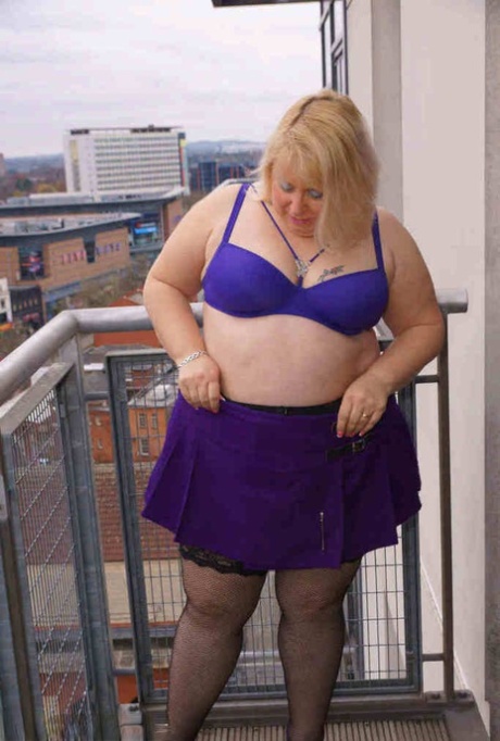 lap dance by a voluptuous hooker art xxx galleries