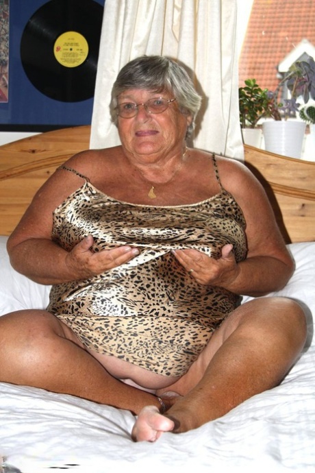 chubby granny pusstoying tattooed teen art porn photo