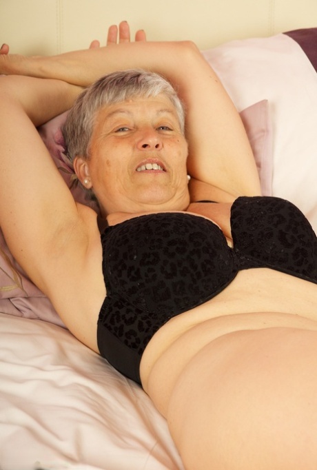 fat hips nudes gallery