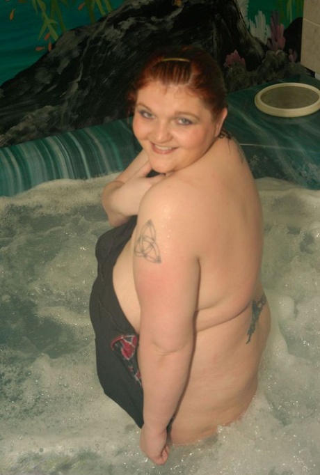 bbw taking shower in hostel sexy pic