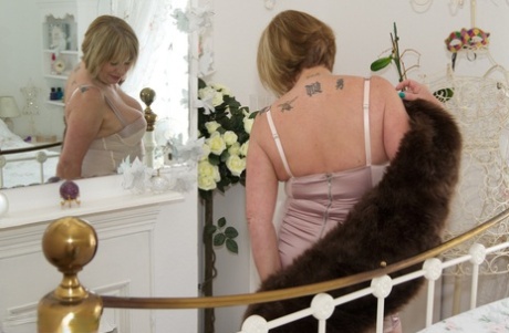 bbw diamond has a couple tattoos one on her arm a pretty galleries