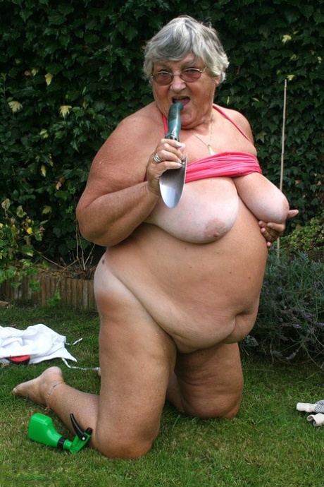 ample amber bbw free naked photo