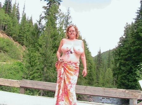 fat girl spreads pussy sexy nudes pics