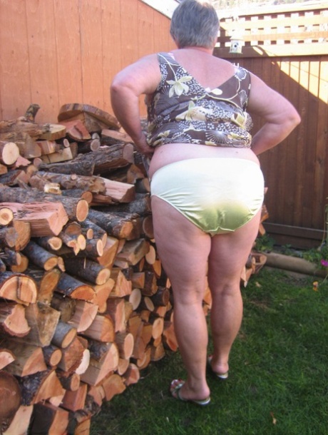 fat bridesmaid free img