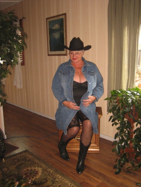 huge fat mom art naked picture