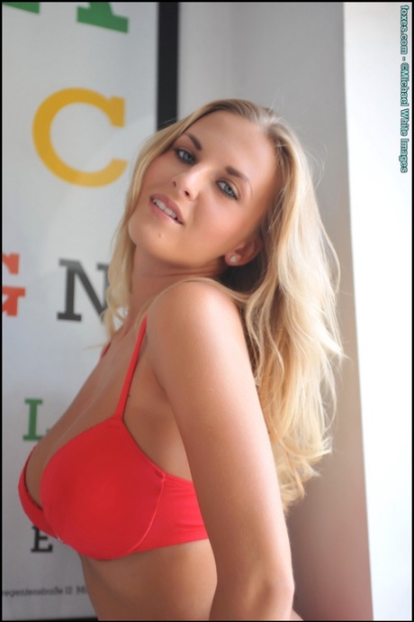curvy vixen gets analyzed in the gym beautiful nude pics