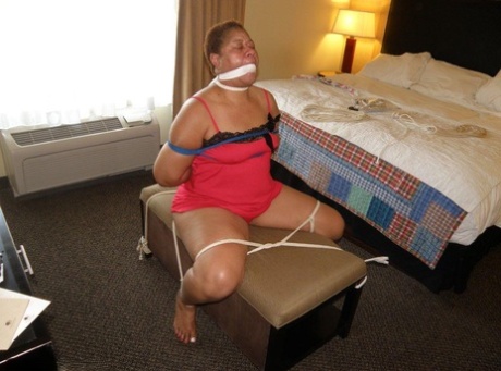 thick white girl mexican nude photo