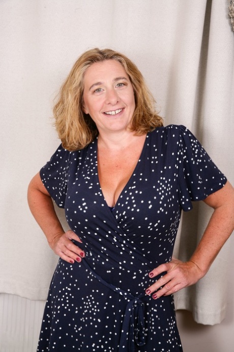 wife mature curvy naked sexy gallery