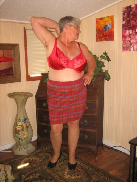 mature bbw lesbians play with their tits free pictures