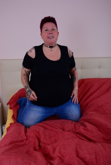 chubby samantha giving a blowjob hot porn images
