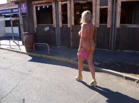 fantastic blonde has a huge ass and likes to shake it free xxx images