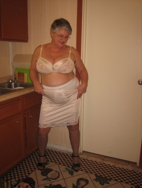 chubby girl cheating free porn pics