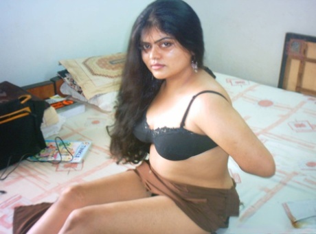 chubby girl gives handjob art xxx photos