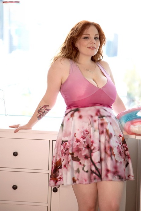hot naked curvy blonde free nude pics
