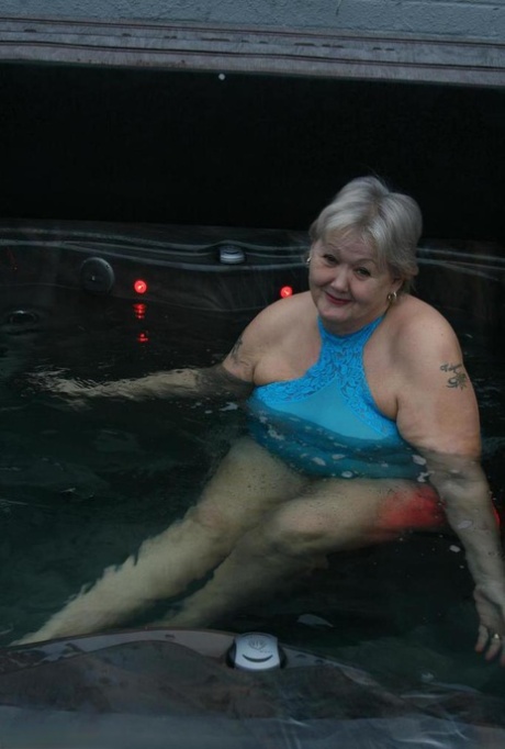 curvy aunt nephew sexy xxx galleries
