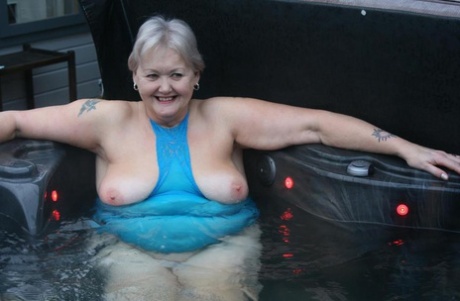fat hooker suck big red dick free xxx pictures