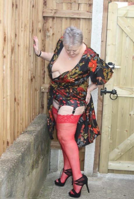 curvy teen slut shows all of her talents free sexy image