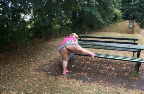 thick female midget nudes pictures