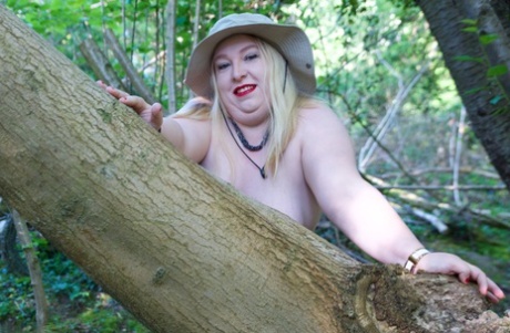 thick girls wrestling art porn pics
