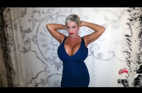 curvy tease hot xxx pics