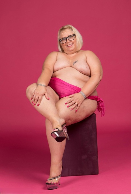 bbw in short shorts art naked picture